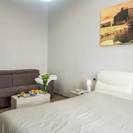 Parthenope Suite Rooms Vomero Vanvitelli a 2 min quartieri spagno via Toledo-3